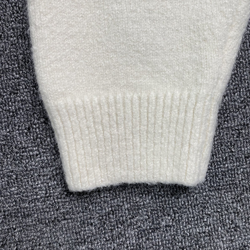 틈새 미니멀리스트 로고 자카드 루즈 크루넥 스웨터