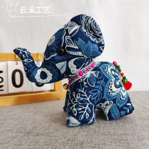 大理景区旅游纪念品布艺大象摆件
