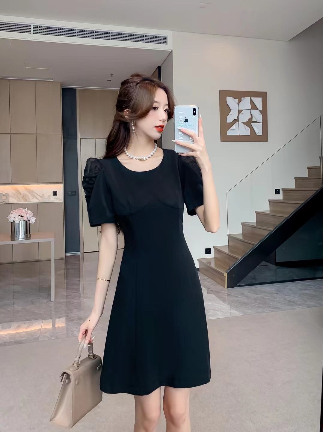 时髦洋气减龄小个子露肩连衣裙女法式小众网纱泡泡袖设计纯色裙子