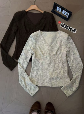 V领蕾丝打底衫女秋冬内搭洋气磨毛加厚长袖修身显瘦法式蕾丝上衣