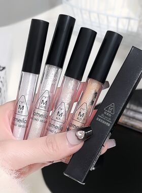 Liquid eye shadow with shimmer for under-eye contour液体眼影
