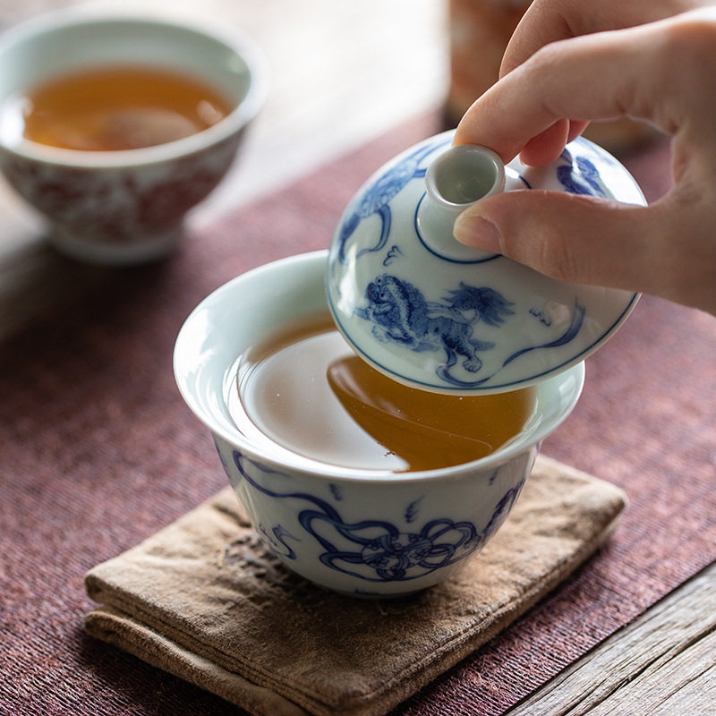 仿古斗彩釉中青花陶瓷盖碗