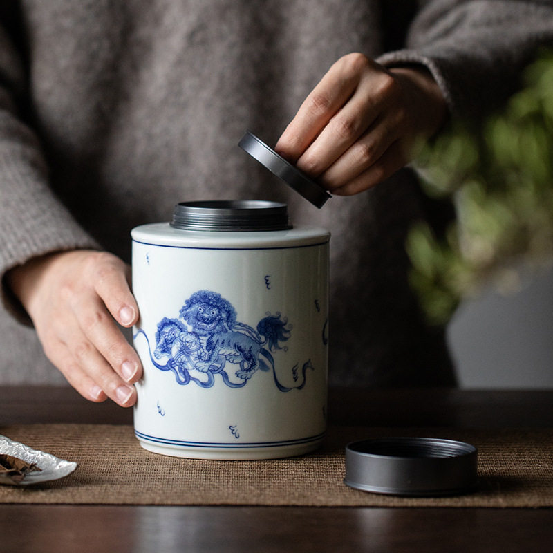 青花瓷德化中式复古茶叶罐