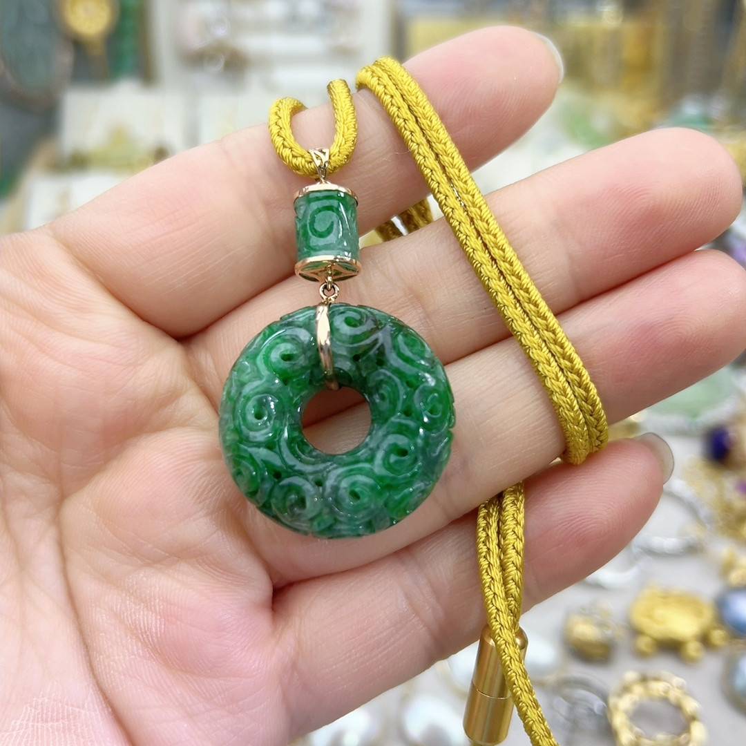 18k满辣绿翡翠甜甜圈2760元卡卡48-28-12