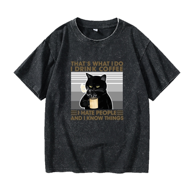 轻佻蔑视喝咖啡的腹黑猫咪