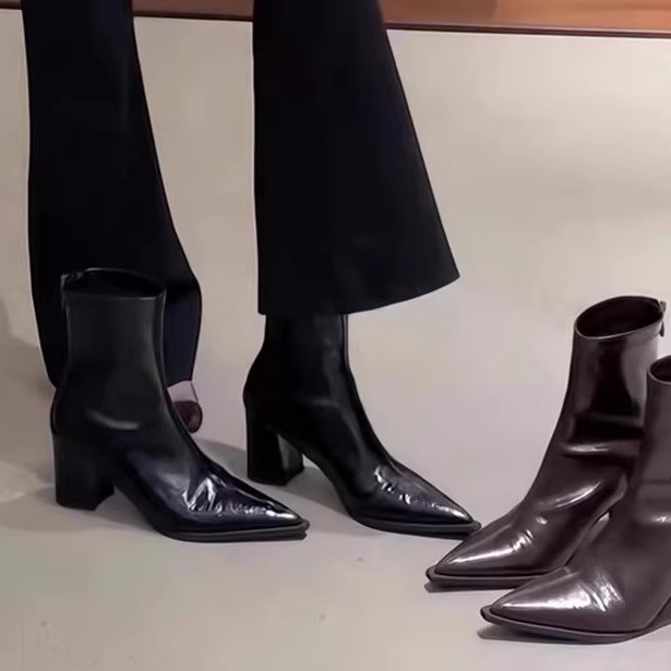 秋季大码女鞋41到43cm矮跟高跟鞋女低跟黑色单鞋尖头鞋子显脚小42