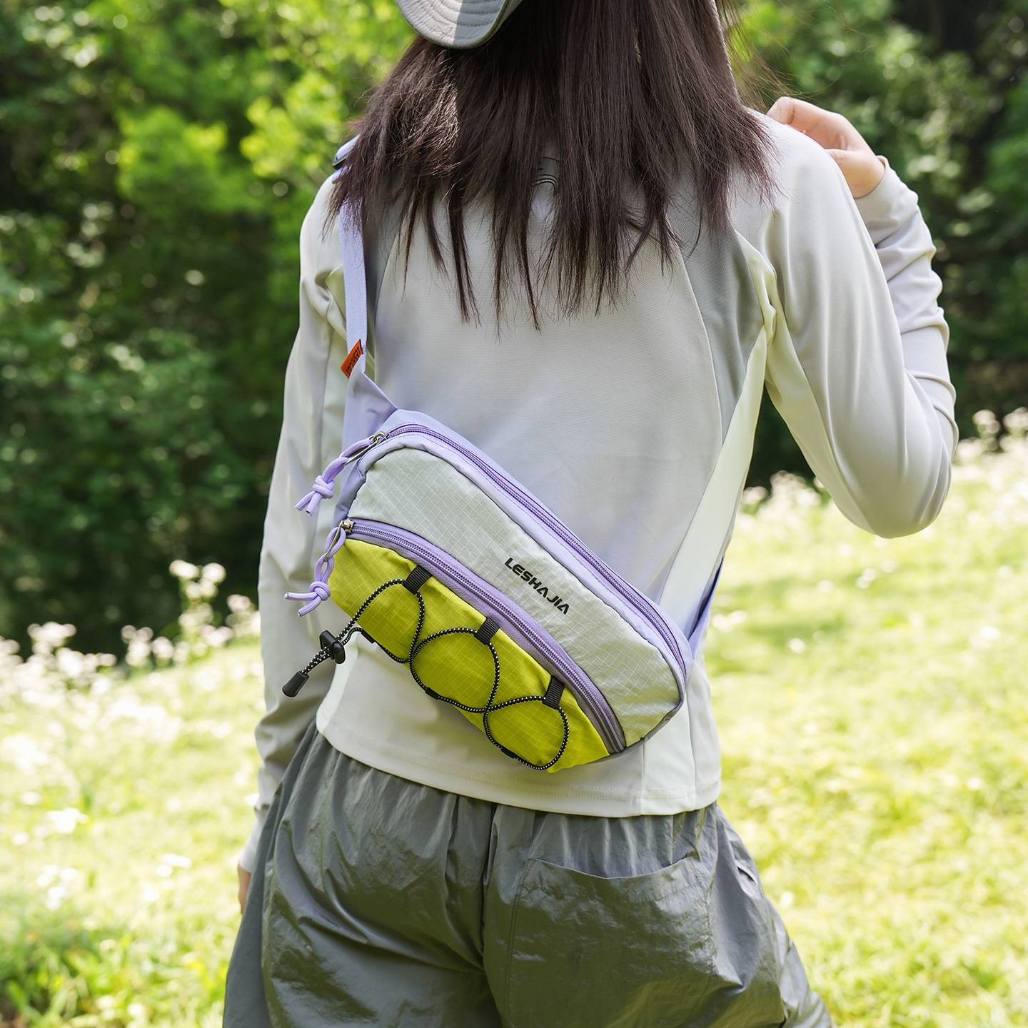 新款女士户外潮流胸包休闲运动小