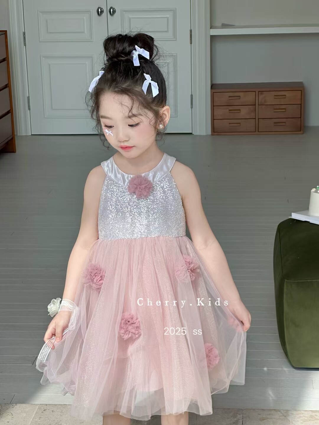 女童夏季连衣裙2025新款粉色亮片蝴蝶结球球网纱裙女宝宝裙子