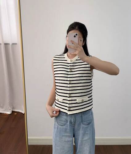 M家深圳南油高端女装2025夏季法式亮片条纹无袖针织马甲背心上衣 - 封面