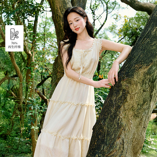 【一秒入夏】茵曼夏季甜美系带镂空刺绣无袖连衣裙木耳边层叠裙子