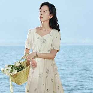 茵曼夏季花边桃心领收腰泡泡袖文艺清新连衣裙女