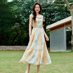 【一秒入夏】茵曼夏季波西米亚印花吊带连衣裙度假绑带显瘦长裙子