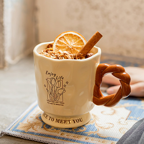 法式奶油风马克杯带勺陶瓷高脚杯