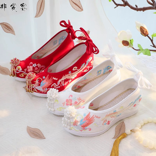 汉服马面裙鞋子秋冬款翘头弓内增高汉服鞋子女古风绣花鞋红色婚鞋