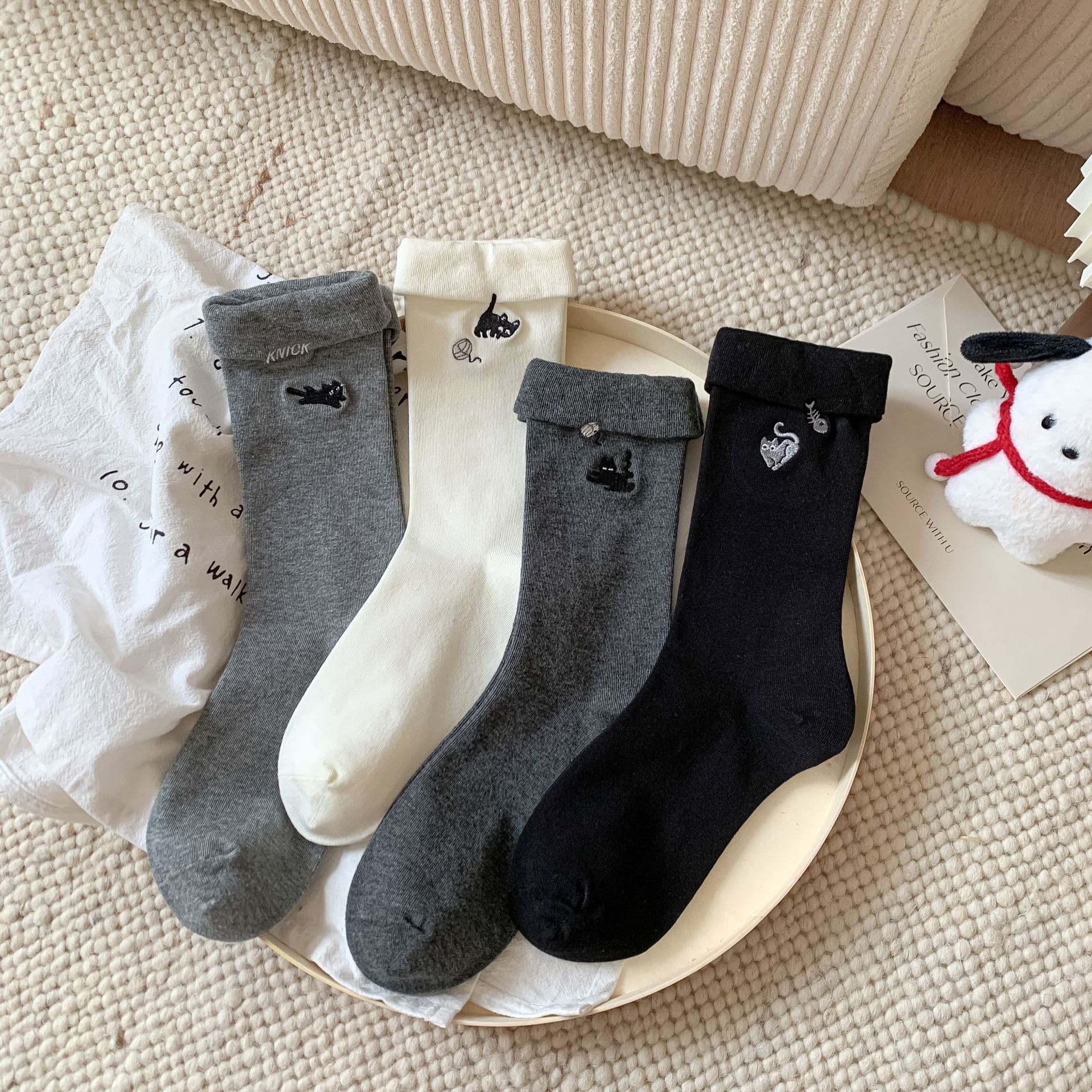动物卡通初秋翻边小猫刺绣英文字母中筒女袜纯棉简约堆堆袜中筒