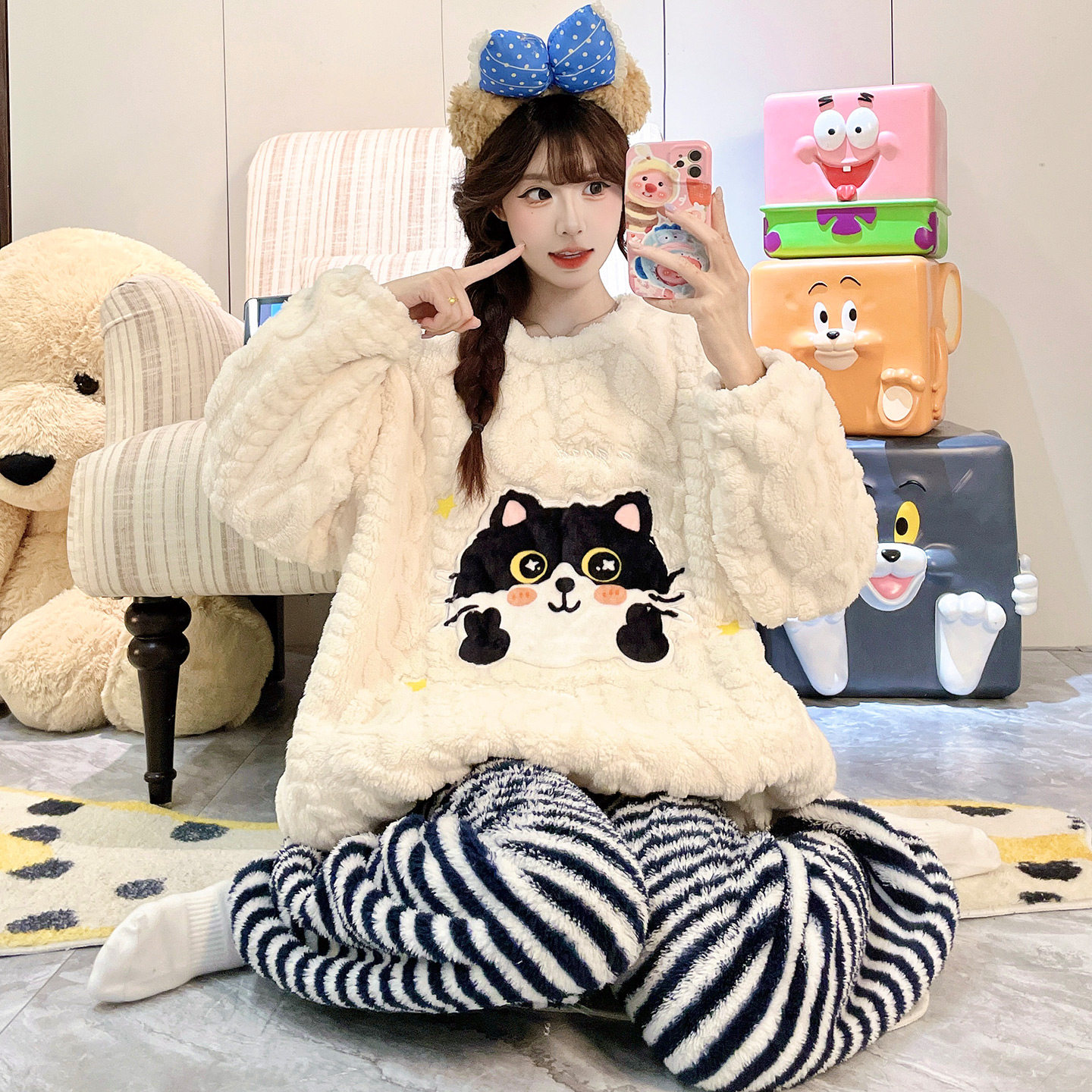 卡通睡衣女款秋冬季珊瑚绒家居服