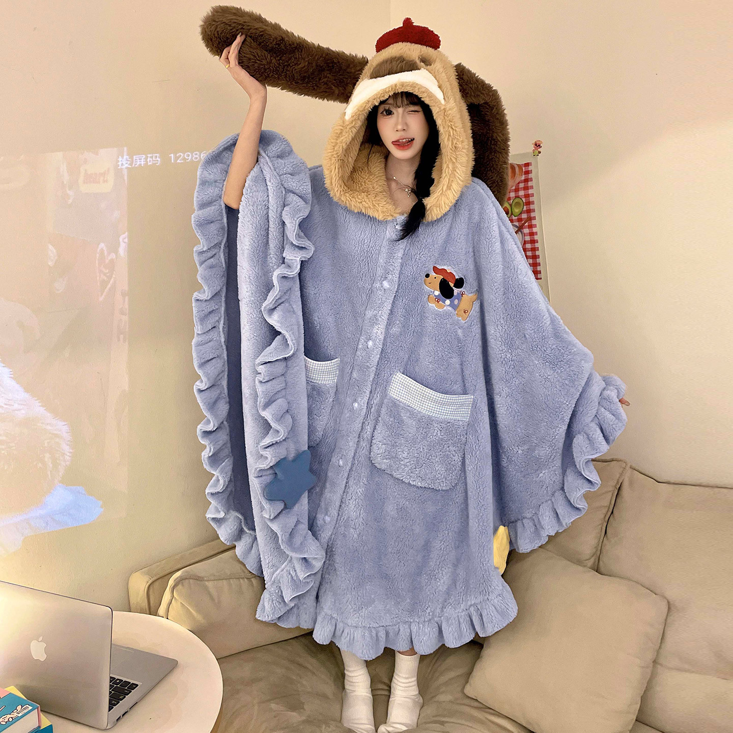 睡袍女款珊瑚绒秋冬季斗篷腊肠狗