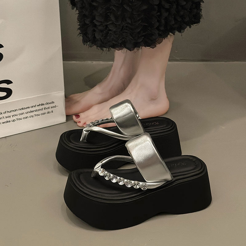 2026新款夏季外穿韩版凉鞋爆款小个子显高水钻人字拖松糕底拖鞋女