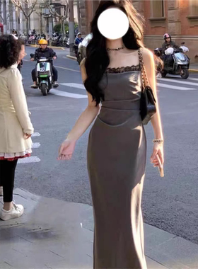 SHE ER法式复古灰色蕾丝拼接吊带连衣裙女夏季高级感收腰褶皱包臀