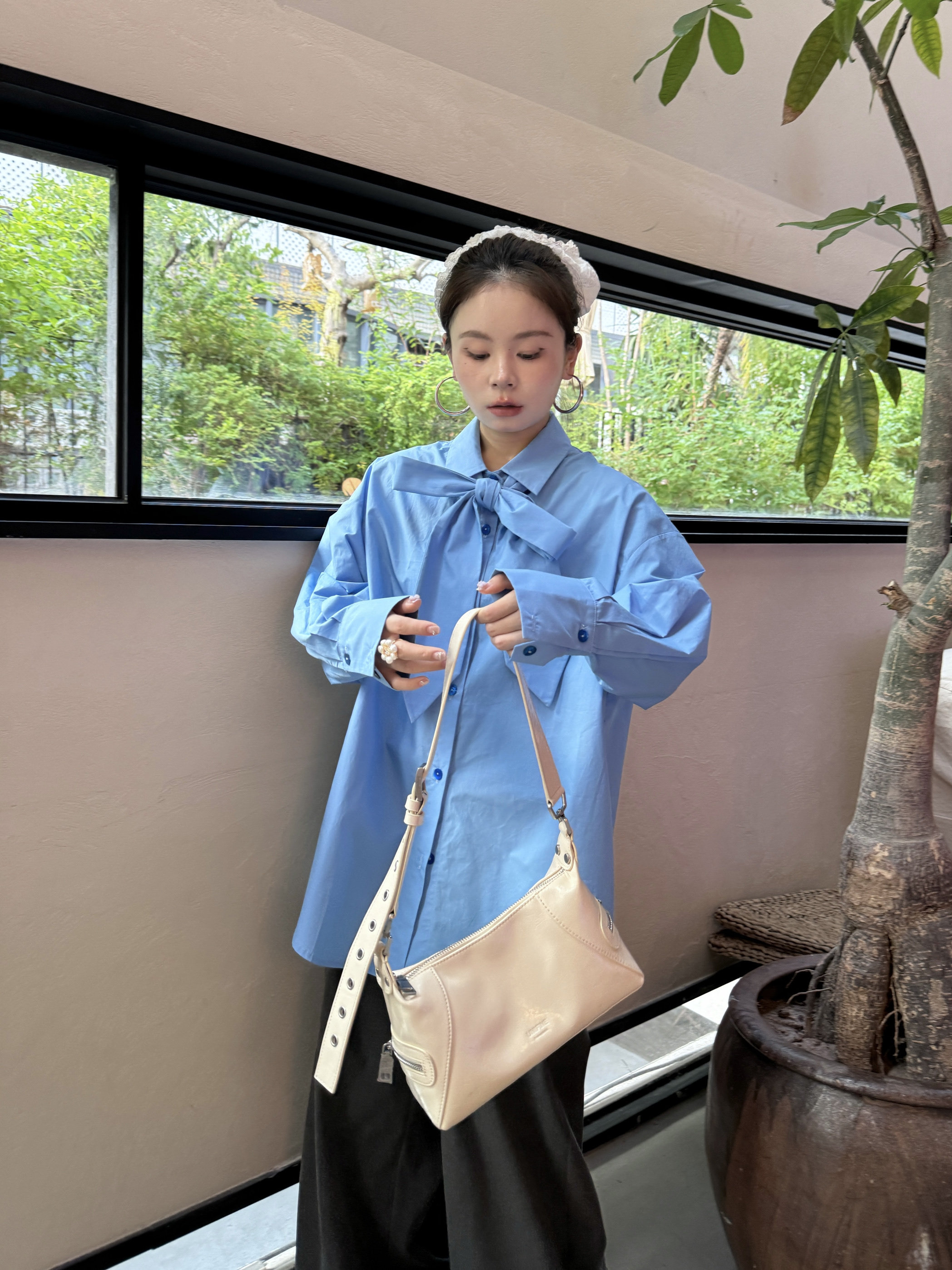 DAMEI大美 颜色很出众的衬衫 克因蓝韩系上衣 搭配蝴蝶结设计衬衣