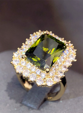 橄榄绿宝石满钻戒指女