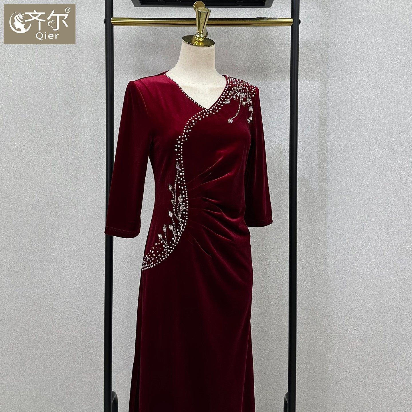 高档丝绒妈妈晚礼服秋新款高级感礼服女装显瘦修身钉珠镶钻连衣裙