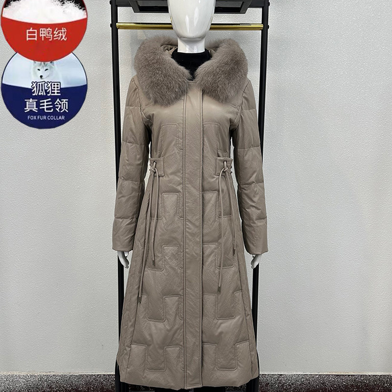 真狐狸毛领可拆白鸭绒妈妈羽绒服