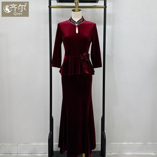 加长喜婆婆婚宴装2025新款春秋丝绒长鱼尾裙喜妈妈婚宴礼服高级感