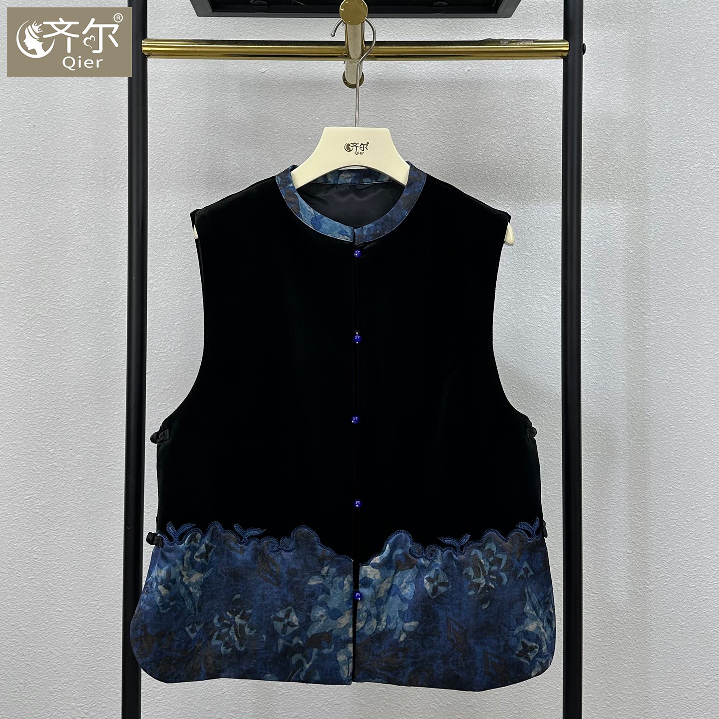 新中式国风丝绒马甲女坎肩2025秋季新款盘扣刺绣马夹外套上衣大牌