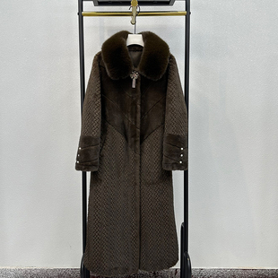 海宁中年妈妈大衣女2025冬季新款加厚长款水貂绒皮毛一体皮草外套