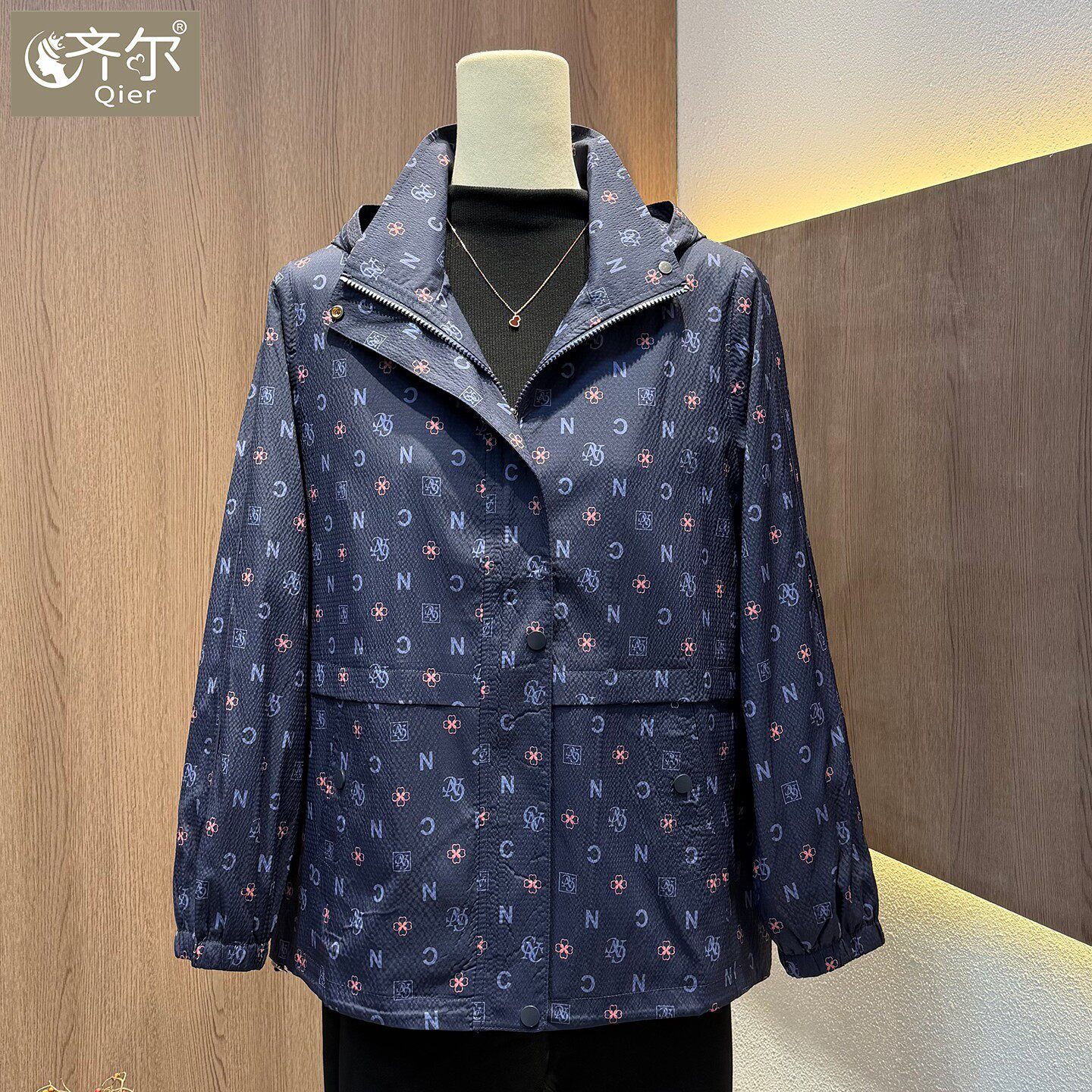 品牌小个子妈妈春季新款时尚休闲上衣中老年短款宽松大码风衣外套