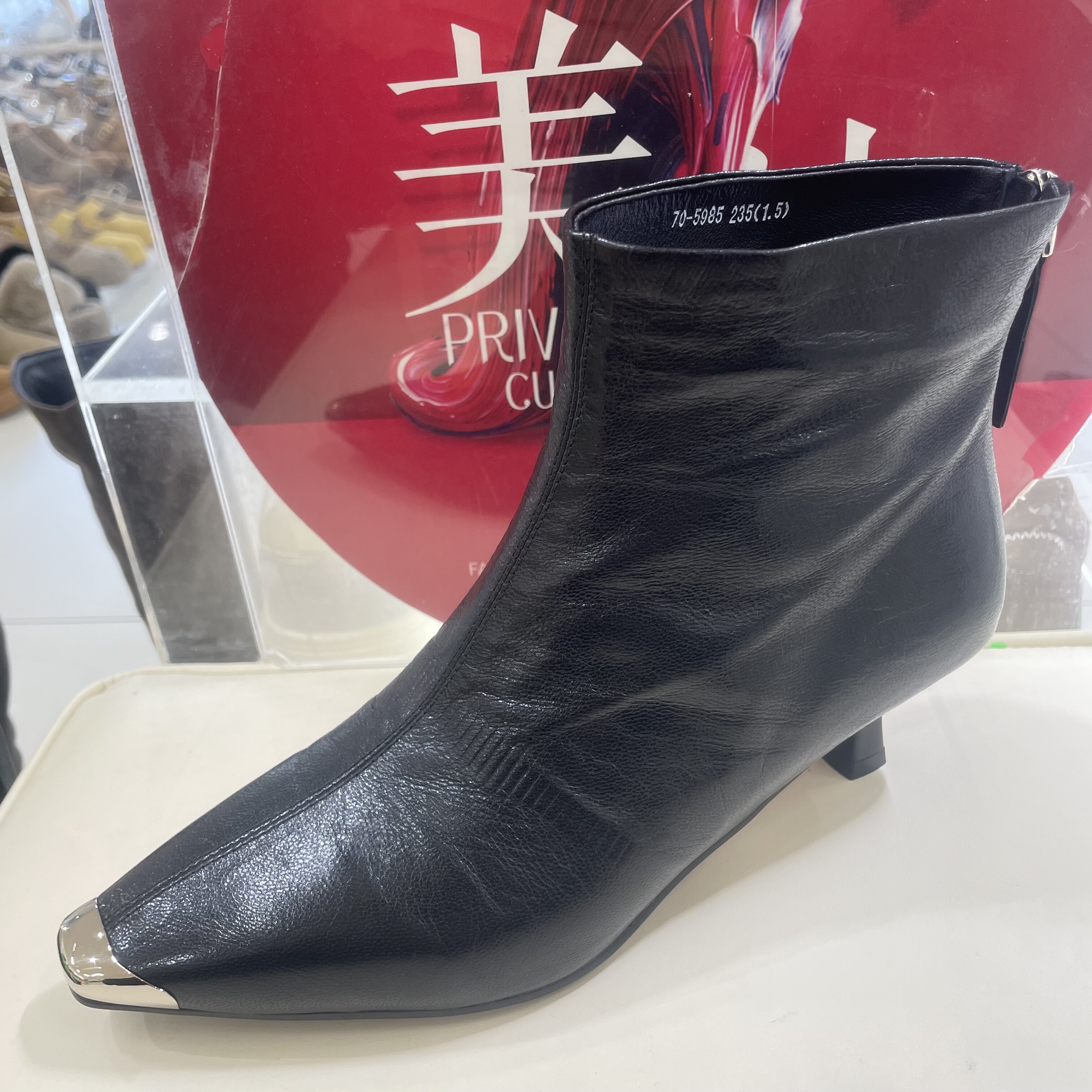 品牌牛皮真皮女鞋2025秋季新款真皮细跟尖头时装靴软皮高跟短靴女