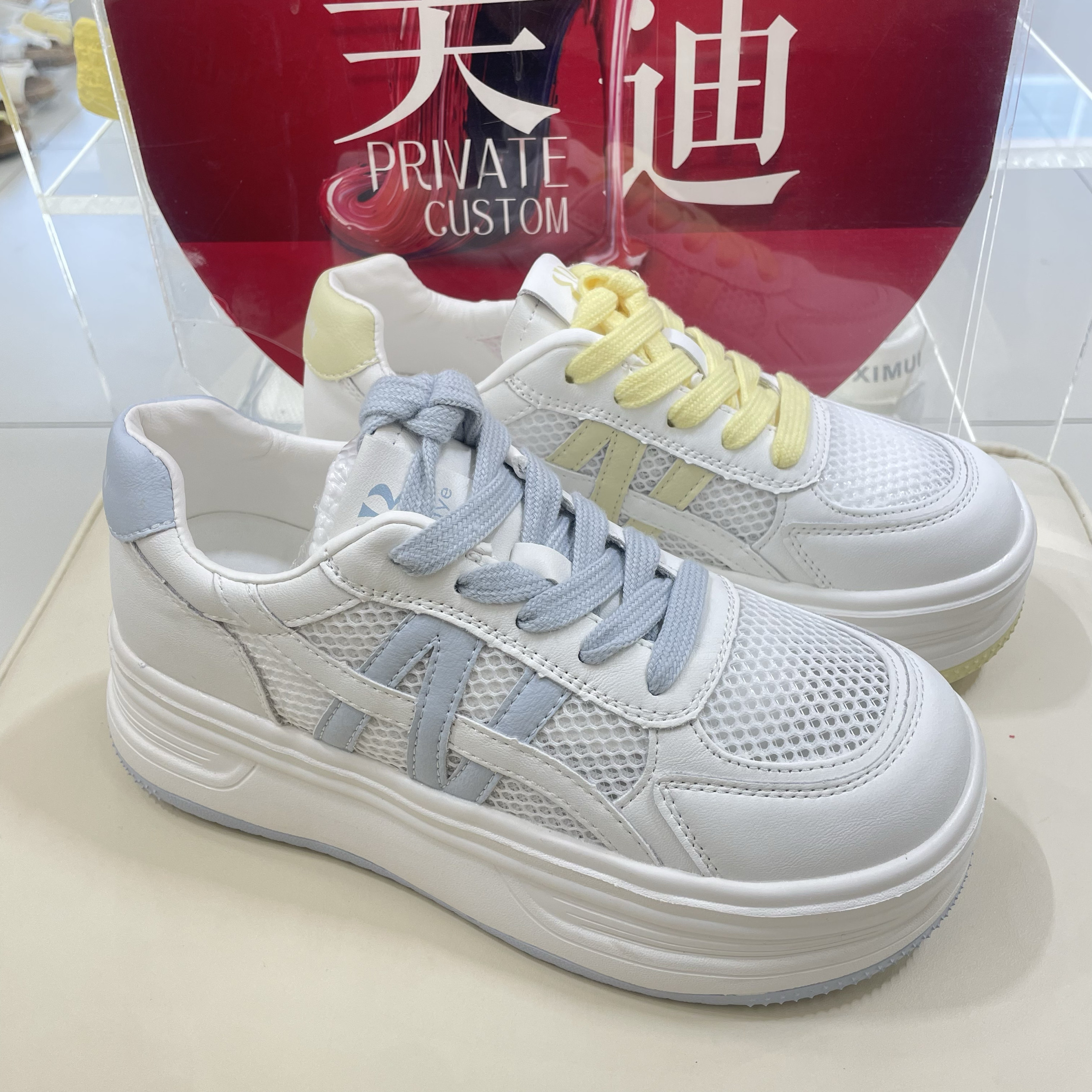 足足红牛皮厚底小板鞋女2026春夏新款单网舒适显小白鞋运动鞋真皮