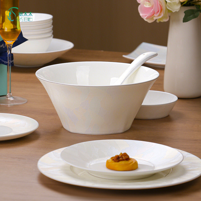 餐具套装骨瓷碗碟家用可洗碗机碗盘轻奢漂亮的饭碗送礼乔迁礼盒装