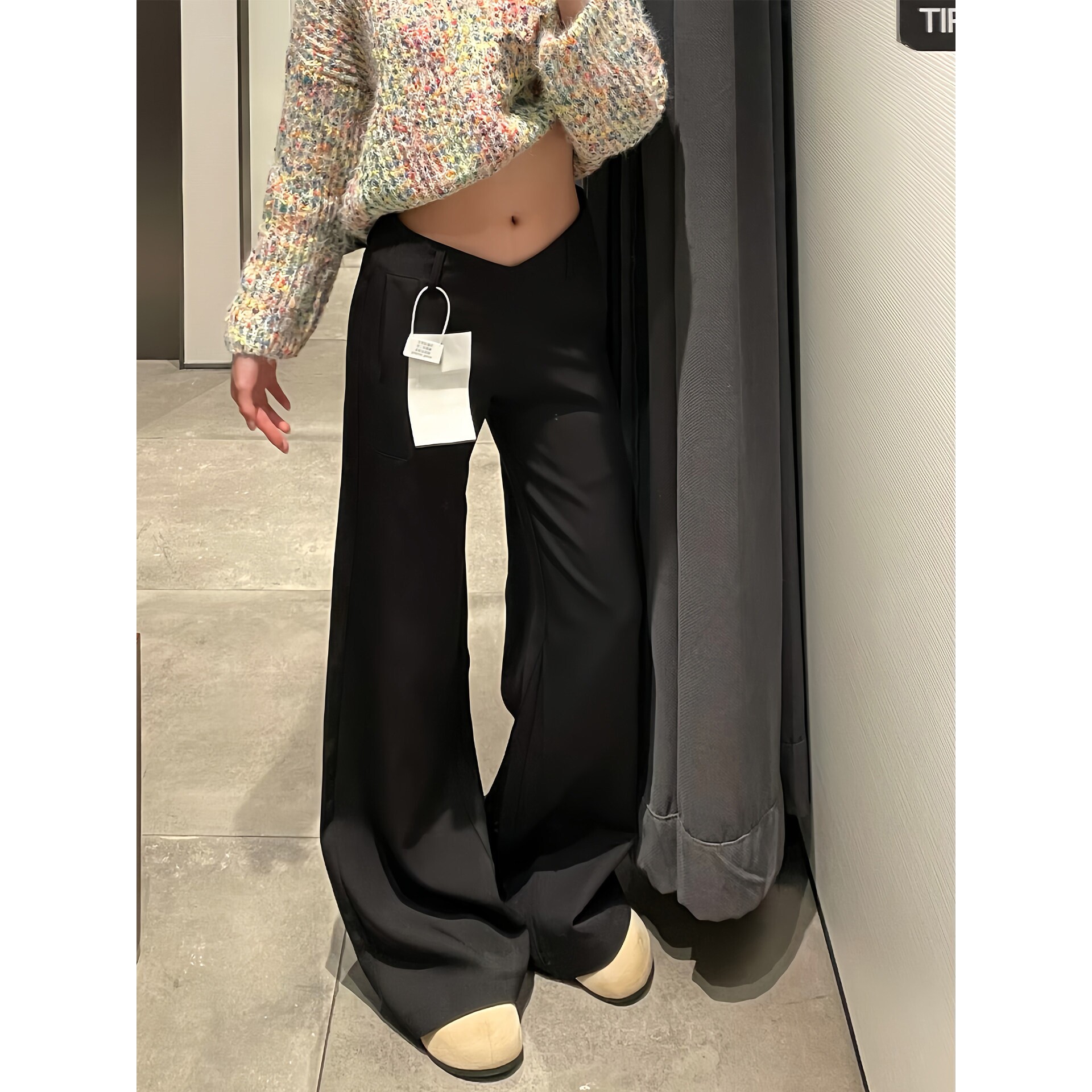 黑色西装V领微喇休闲裤女2026春季新款低腰显瘦薄款美式喇叭长裤