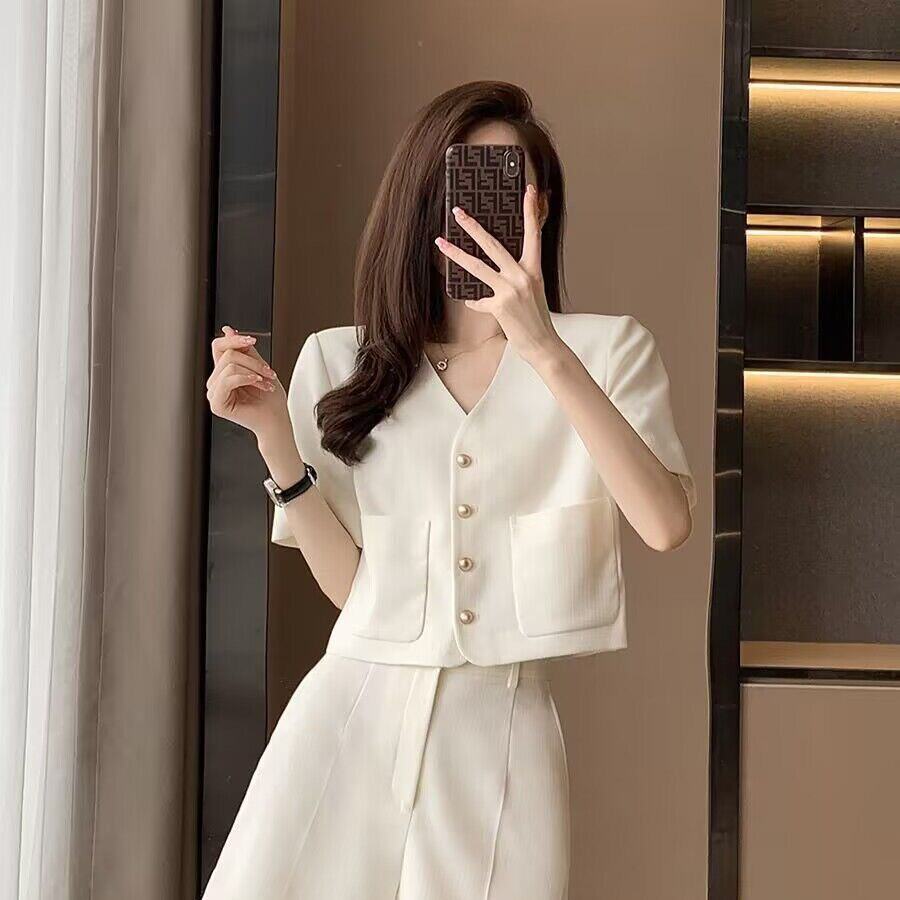 小香风高级感套装女2025夏季新款小个子米白色上衣阔腿短裤两件套
