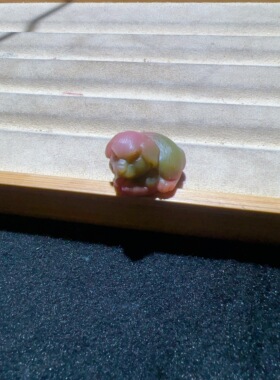 天然盐源玛瑙立体小狗狗西瓜双色精工