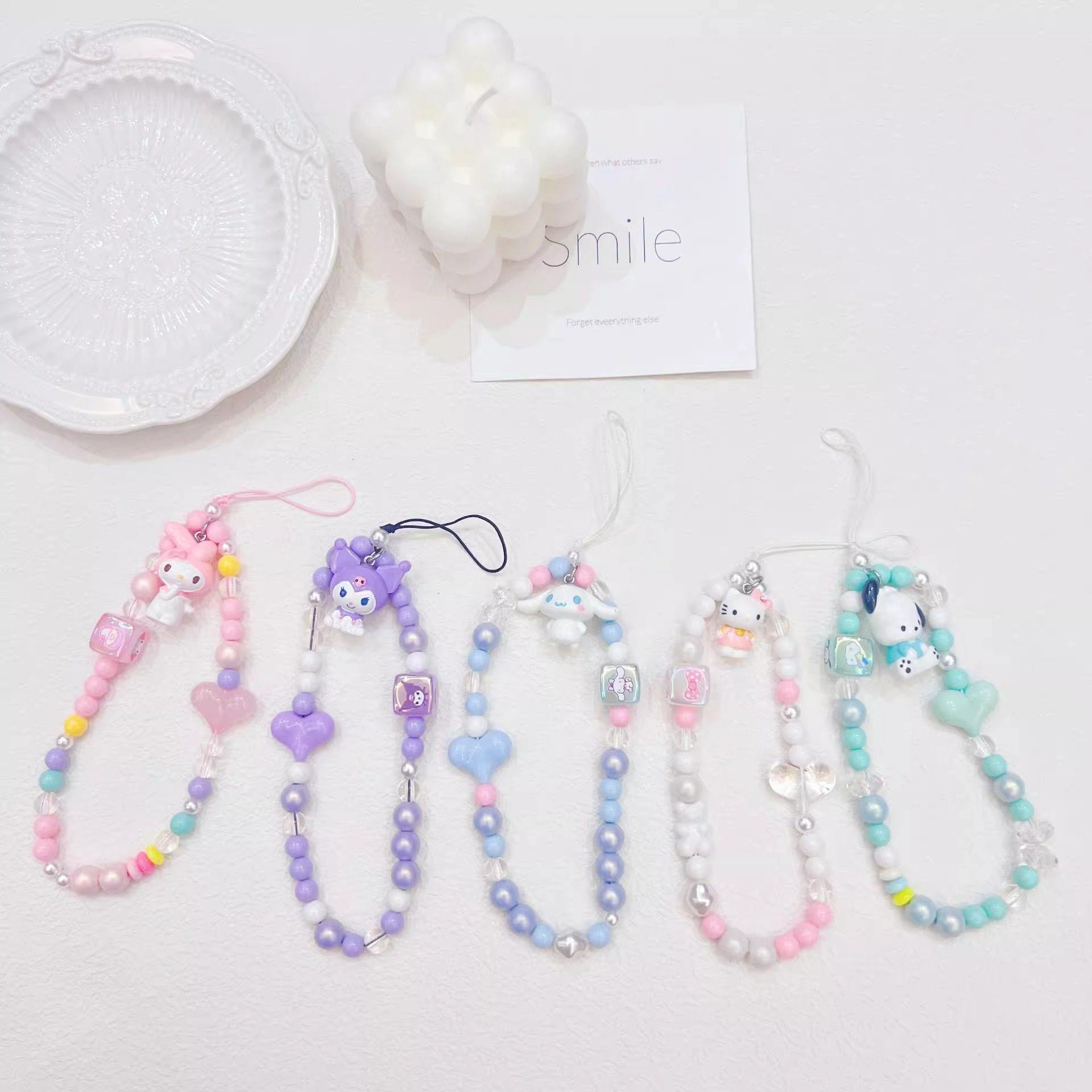 创意可爱手机挂绳串珠链条卡通风通勤环型女手绳钥匙扣立体饰品