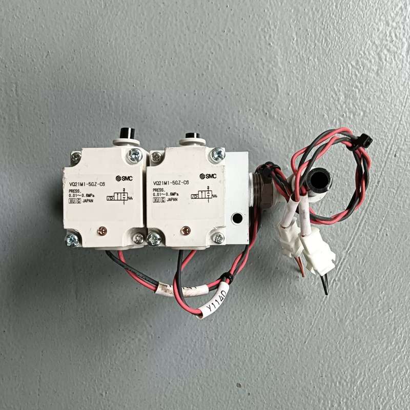 议价SMC电磁阀VQ21M1-5GZ-C6，二手拆机，带支架和线