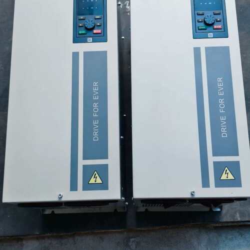 议价伟创VEICHI变频器两台，型号AC310-T6-055G/