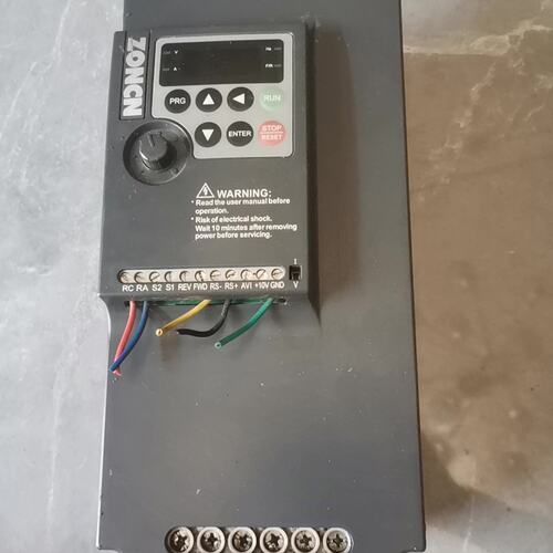 议价众辰变频器NZ200T-7R5GY-4，下面外壳有破损，功能