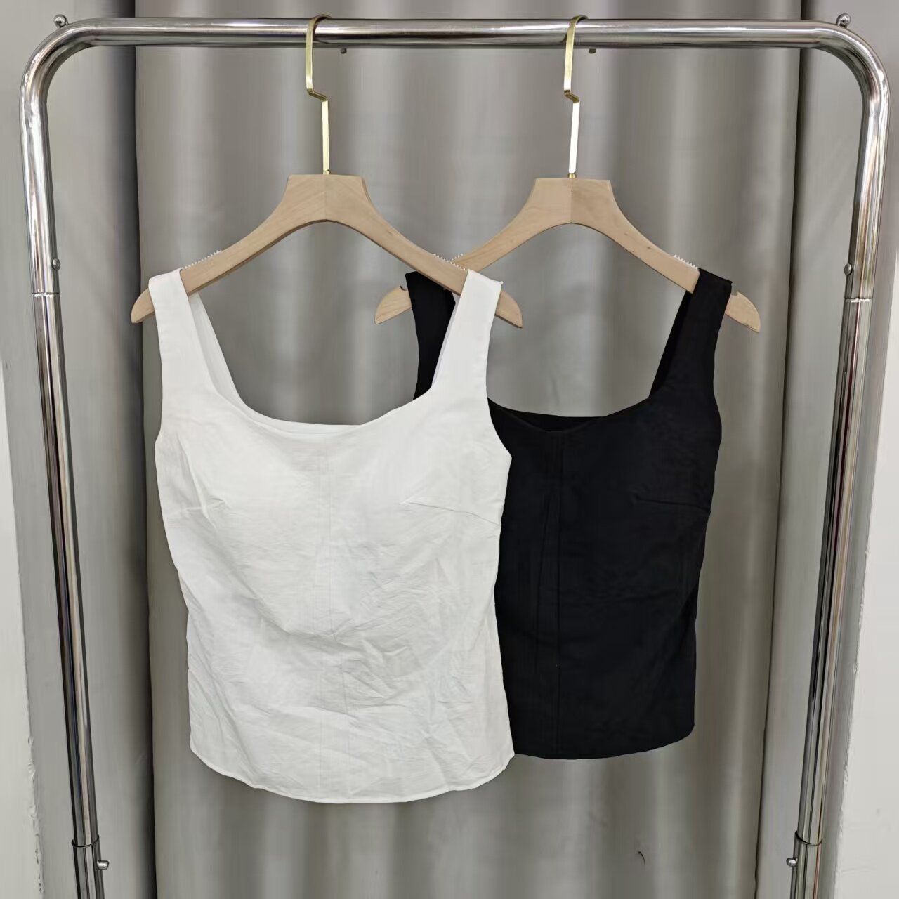 春夏新款女士宽肩带甜美吊带背心带胸垫舒适透气内搭外穿打底上衣