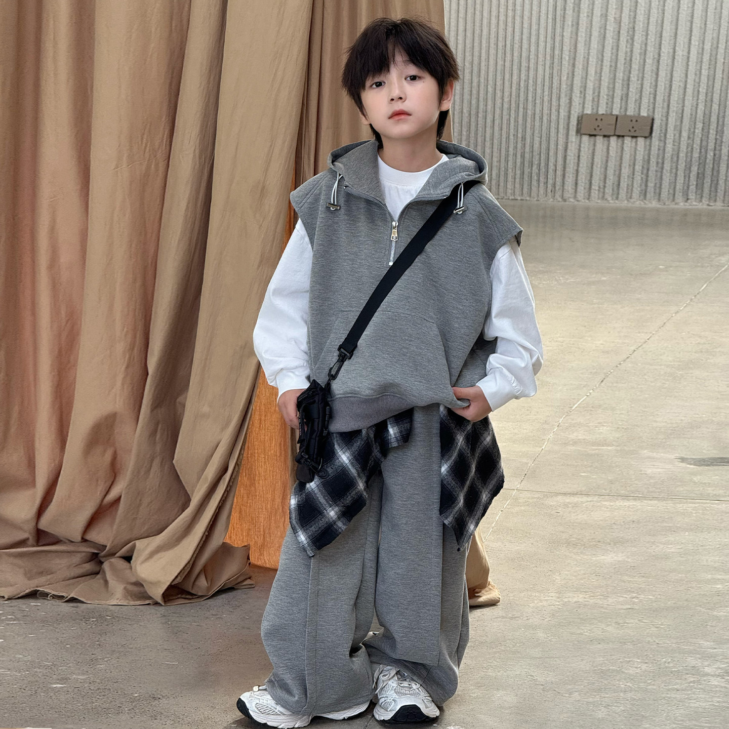 韩风连帽马甲三件套装男童春秋季2026新款中大童学生休闲运动套装