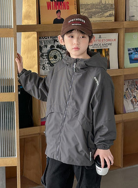 男童连帽冲锋衣防风外套秋季