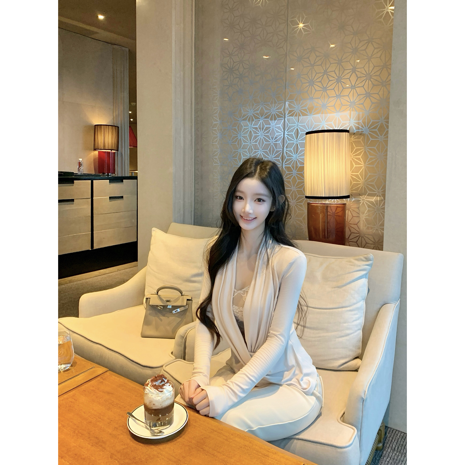 Hotdog热狗很辣蕾丝拼接上衣