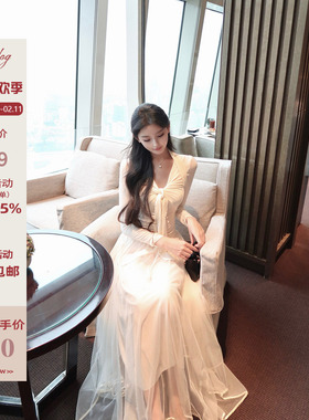 Hotdog 热狗很辣【蝶梦入冬】设计感小众气质修身白色长袖上衣女