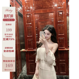 显瘦修身 Hotdog 荷叶边一字肩露肩短袖 翩翩蝶舞 上衣 热狗很辣