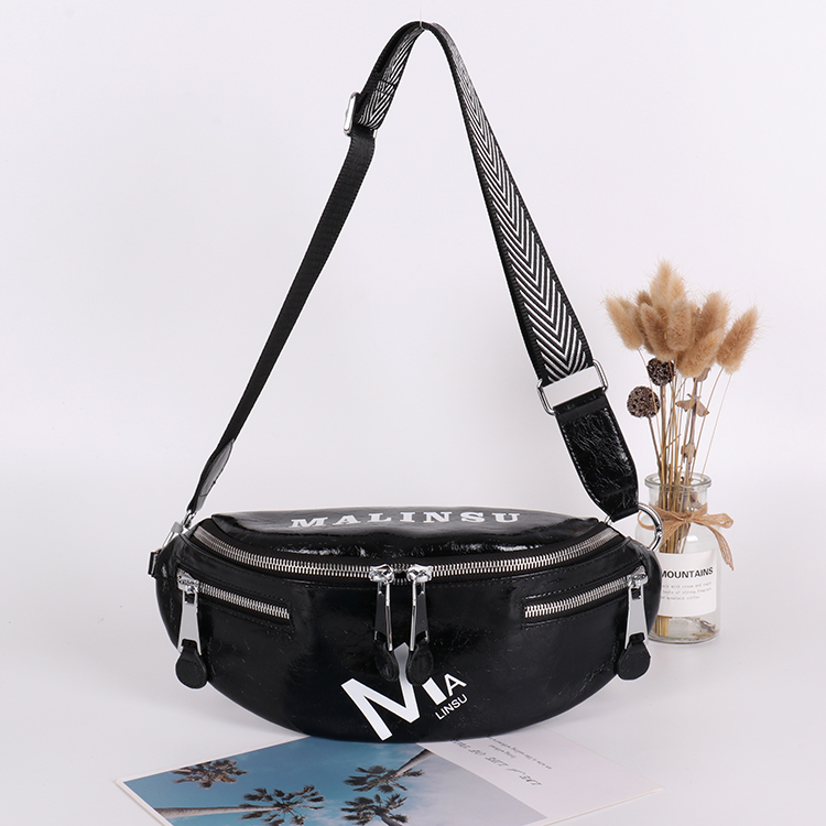 Din时尚百搭牛皮单肩斜挎胸包