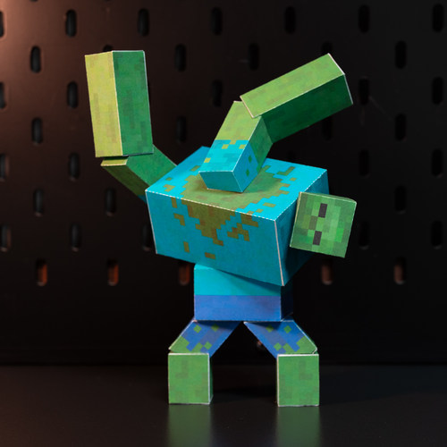 磁力可动突变僵尸手工纸模型