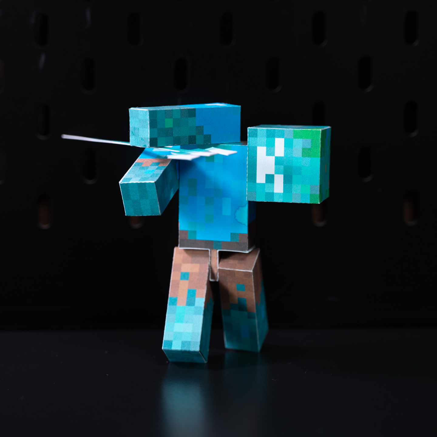 磁力可动溺尸王手工纸模型